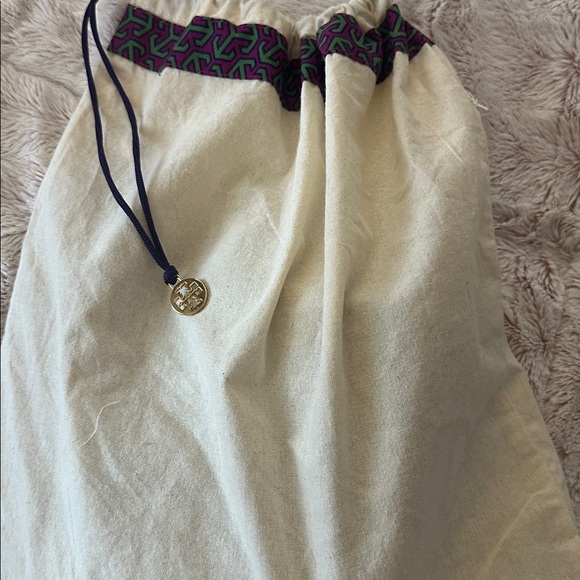 Tory Burch Lee Radziwill Tan and Gold Shoulder/ crossbody bucket Bag - Picture 9 of 16